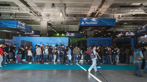 People at Games Week 2014 en Milán, Italia — Foto de Stock