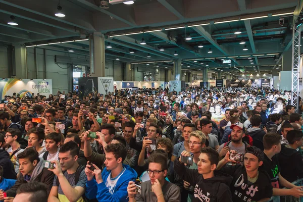 People at Games Week 2014 in Milan, Italy — Stock Photo, Image