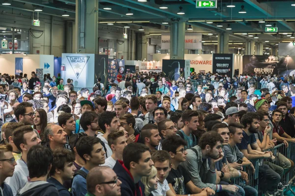 People at Games Week 2014 in Milan, Italy — Stock Photo, Image