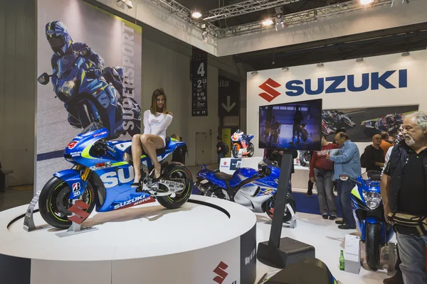 Beautiful model posing on Suzuki motorbike at EICMA 2014 in Milan, Italy — Stock Photo, Image