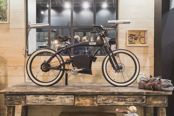 Велосипед на дисплеї на Eicma 2014 в Мілані, Італія — стокове фото