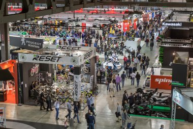 Üstten Görünüm kişi ve kabinleri Eicma 2014, Milano, İtalya