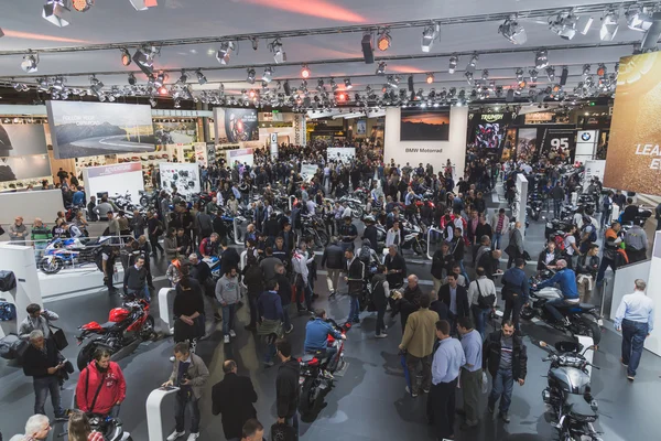 Människor på Eicma 2014 i Milano, Italien — Stockfoto