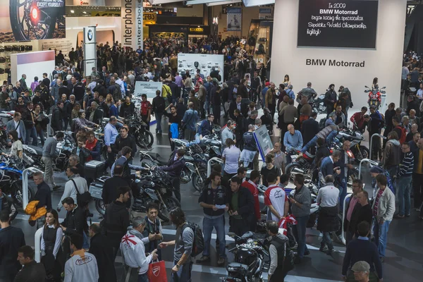 Pessoas na EICMA 2014 em Milão, Itália — Fotografia de Stock