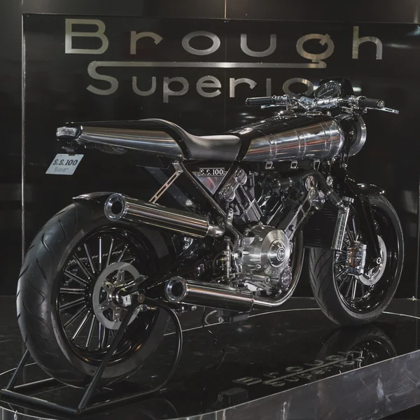 Brough çift motobike, Eicma 2014, Milano, İtalya — Stok fotoğraf