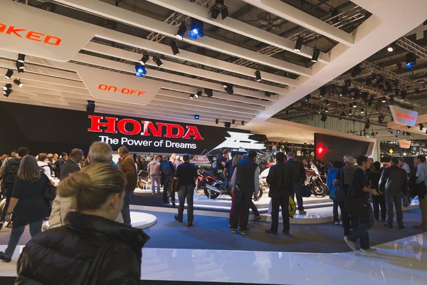 在 Eicma 2014 年在米兰，意大利人 — 图库照片