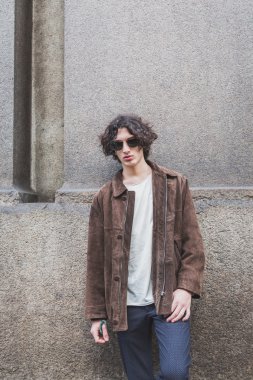 John Richmond defile Milan erkekler moda hafta 2015 için bina dışındaki kişiler