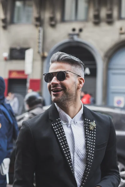 People outside John Richmond fashion show building for Milan Men's Fashion Week 2015 — Stock Photo, Image