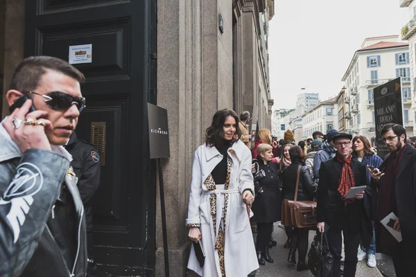 People outside John Richmond fashion show building for Milan Men's Fashion Week 2015 — Stock Photo, Image