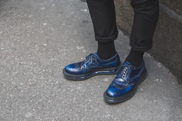 Detalle de zapatos fuera del edificio del desfile de moda John Richmond para Milan Men 's Fashion Week 2015 —  Fotos de Stock