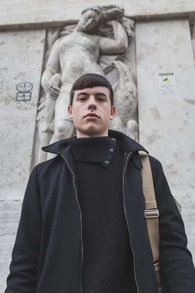 People outside Ferragamo fashion show building for Milan Men's Fashion Week 2015 — Stock Photo, Image