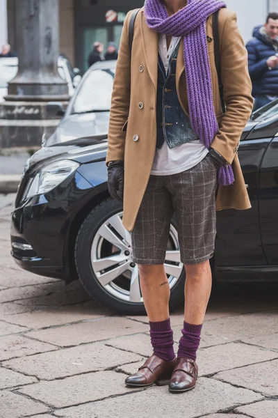 Люди за межами Ferragamo показ мод будівельні для Мілан чоловіча мода тиждень 2015 — стокове фото