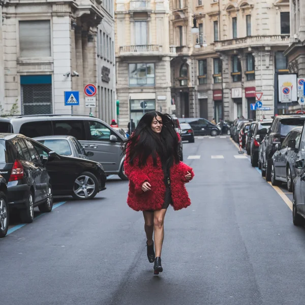 People outside Ferragamo fashion show building for Milan Men's Fashion Week 2015 — Stock Photo, Image