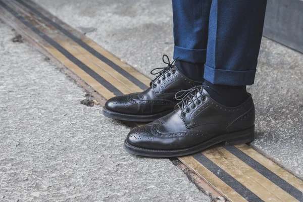 Detalle de zapatos fuera del edificio Ferragamo Fashion Show para Milan Men 's Fashion Week 2015 — Foto de Stock