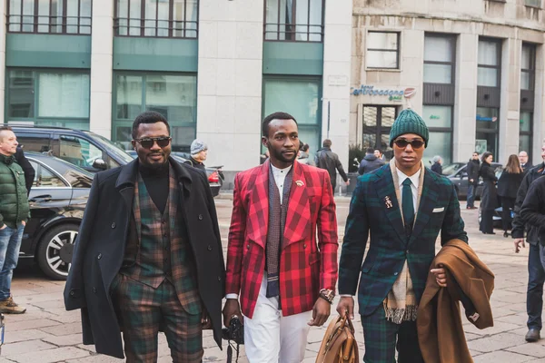 People outside Ferragamo fashion show building for Milan Men's Fashion Week 2015 — Stock Photo, Image