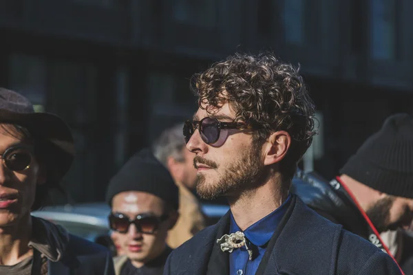 People outside Vivienne Westwood fashion show building for Milan Men's Fashion Week 2015 — Stock Photo, Image