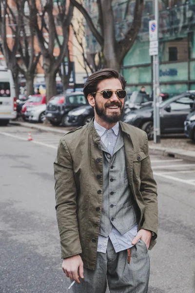 People outside Armani fashion show building for Milan Men's Fashion Week 2015 — Stock Photo, Image