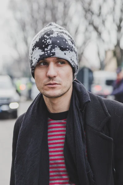 People outside Armani fashion show building for Milan Men's Fashion Week 2015 — Stock Photo, Image