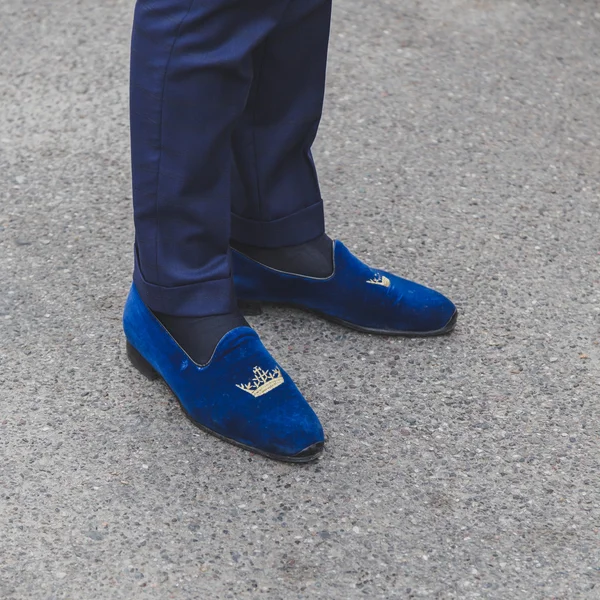 Detalle de zapatos fuera del edificio del desfile de moda Gucci para Milan Men 's Fashion Week 2015 — Foto de Stock