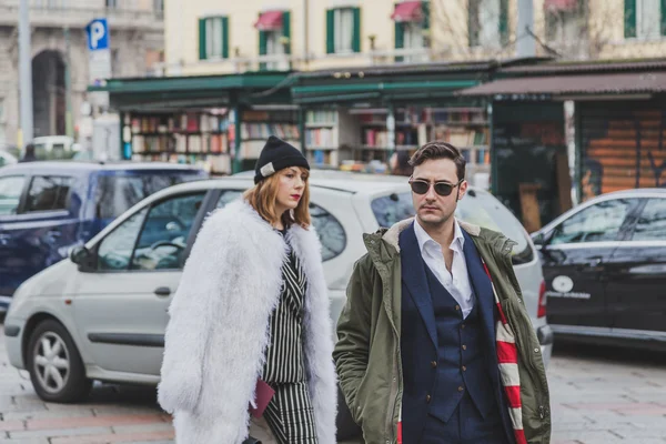 People outside Gucci fashion show building for Milan Men's Fashion Week 2015 — Stock Photo, Image