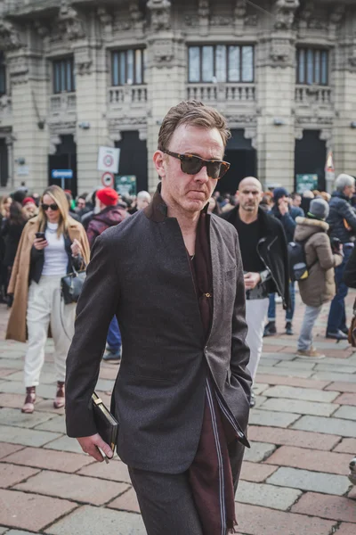 Milan erkekler moda hafta 2015 için bina dış Gucci defile insanlar — Stok fotoğraf