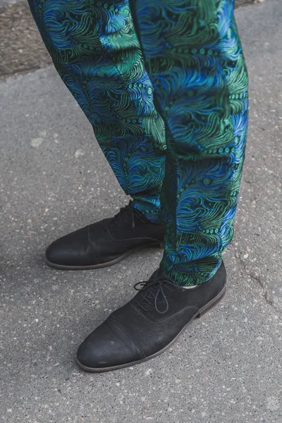 Detalle de zapatos fuera del edificio del desfile de moda Cavalli para Milan Men 's Fashion Week 2015 — Foto de Stock