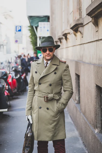 People outside Cavalli fashion show building for Milan Men's Fashion Week 2015 — Stock Photo, Image