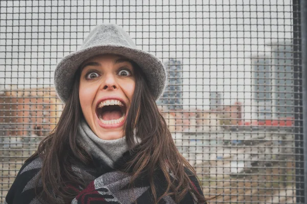 Beautiful young brunette posing in the city streets — Stock Photo, Image