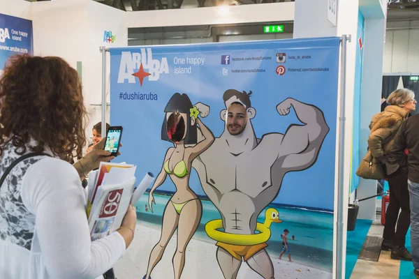 Personas que visitan Bit 2015, intercambio internacional de turismo en Milán, Italia —  Fotos de Stock