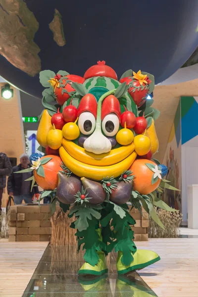 Mascotte Foody in posa Bit 2015, scambio turistico internazionale a Milano — Foto Stock