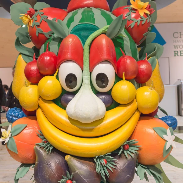 Maskot Foody posing Bit 2015, mezinárodní turistická burza v Miláně, Itálie — Stock fotografie
