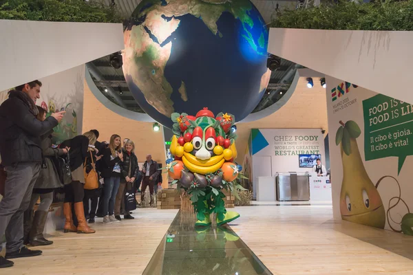 Mascot Foody posing Bit 2015, International Tourism Exchange in Milan, Italy — 图库照片