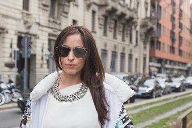 Milan kadın Fas için bina dış Gucci defile insanlar