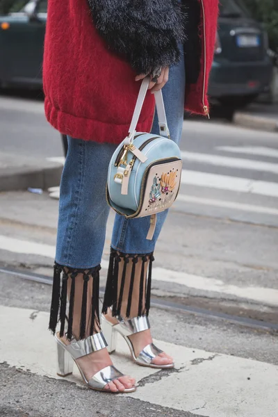 Détail d'un sac devant le bâtiment du défilé de mode Gucci pour Milan Wo — Photo