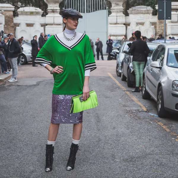 Beautiful girl outside Alberta Ferretti fashion show building fo — Stock Photo, Image