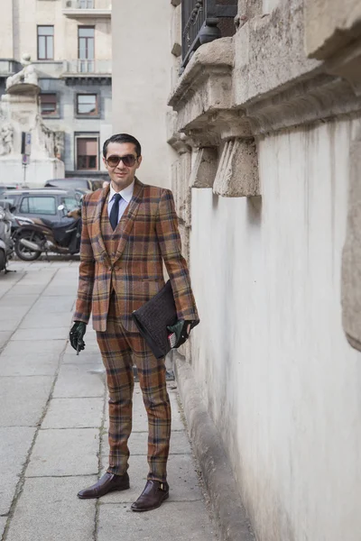 People outside Anteprima fashion show building for Milan Women's — Stock Photo, Image