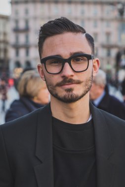 Cristiano Burani defile için Milan Wom bina dışındaki kişi