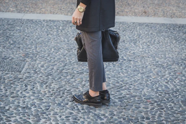 包和鞋子外面克里斯蒂亚诺 Burani 时尚细节显示埠 — 图库照片