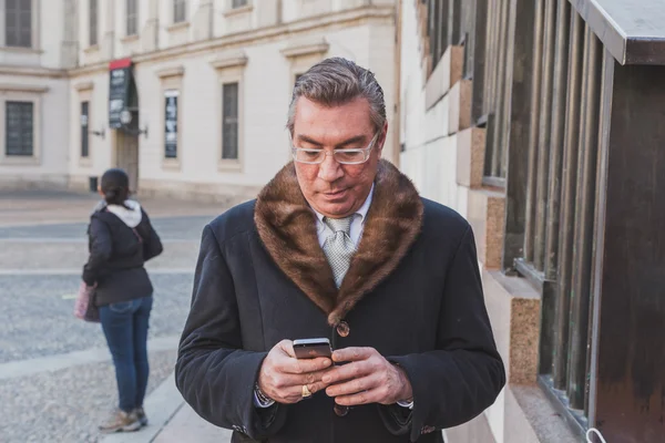 Man outside Cristiano Burani fashion show building for Milan Wom — Stock Photo, Image