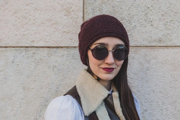 Personas fuera del edificio Cristiano Burani desfile de moda para Milán — Foto de Stock