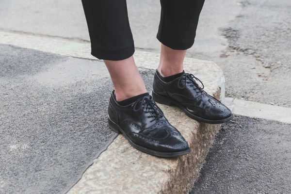 Detail van schoenen buiten Jil Sander modeshow bouwen voor Mil — Stockfoto