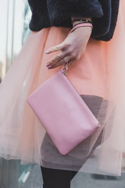 Detail of bag outside Jil Sander fashion show building for Milan — Stock Photo, Image