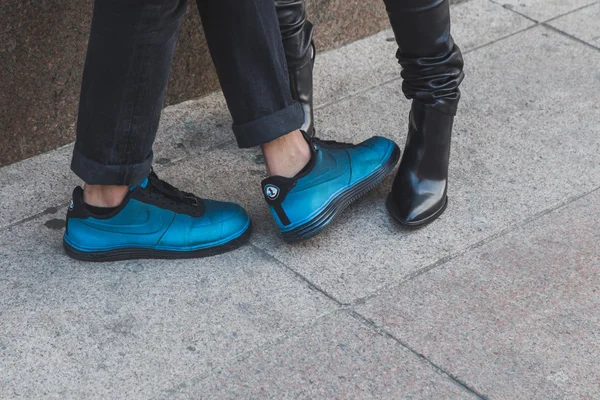 Detail der Schuhe vor dem Gebäude der Modeschau gabriele colangelo — Stockfoto