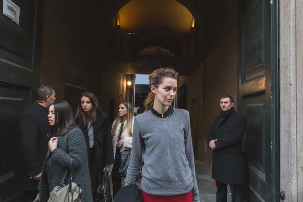 Beautiful model outside Trussardi fashion show building for Mila — Stockfoto