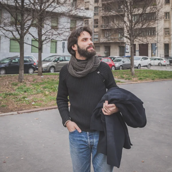 Young handsome bearded man posing in the city streets — Stock Photo, Image