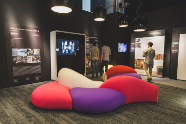 İnsanlar Fuorisalone 2015 Mi uzayda Ventura Lambrate, ziyaret
