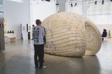 İnsanlar Fuorisalone 2015 Mi uzayda Ventura Lambrate, ziyaret