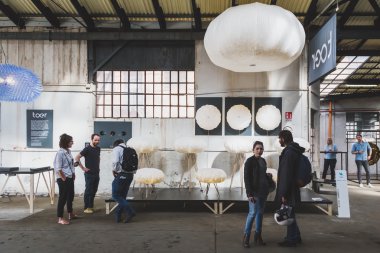 İnsanlar Fuorisalone 2015 Mi uzayda Ventura Lambrate, ziyaret