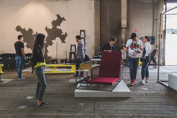 İnsanlar Fuorisalone 2015 Mi uzayda Ventura Lambrate, ziyaret