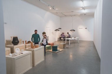 İnsanlar Ventura Lambrate alan Milano Design Week sırasında ziyaret